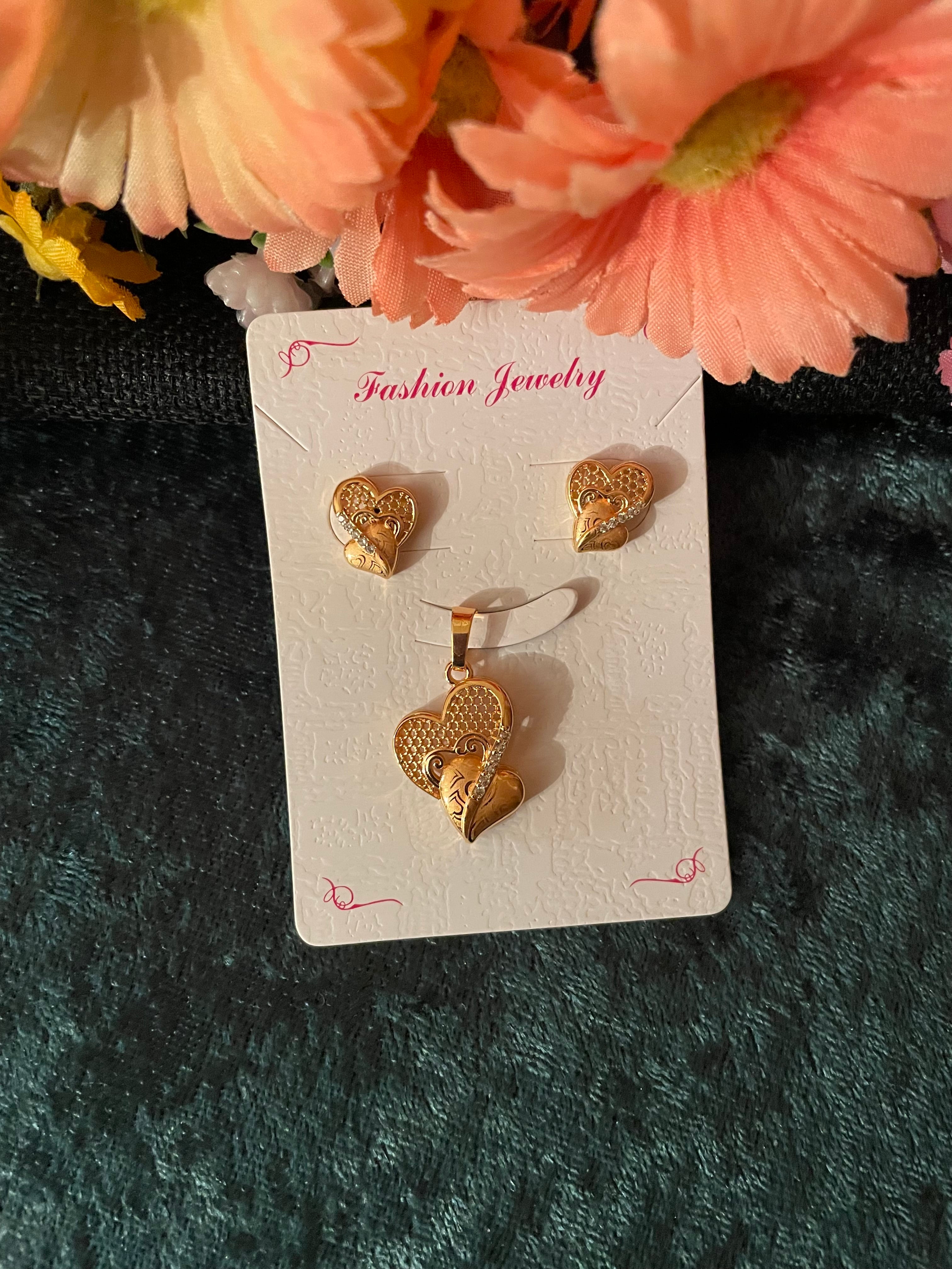 Beautiful Pendant With Earrings
