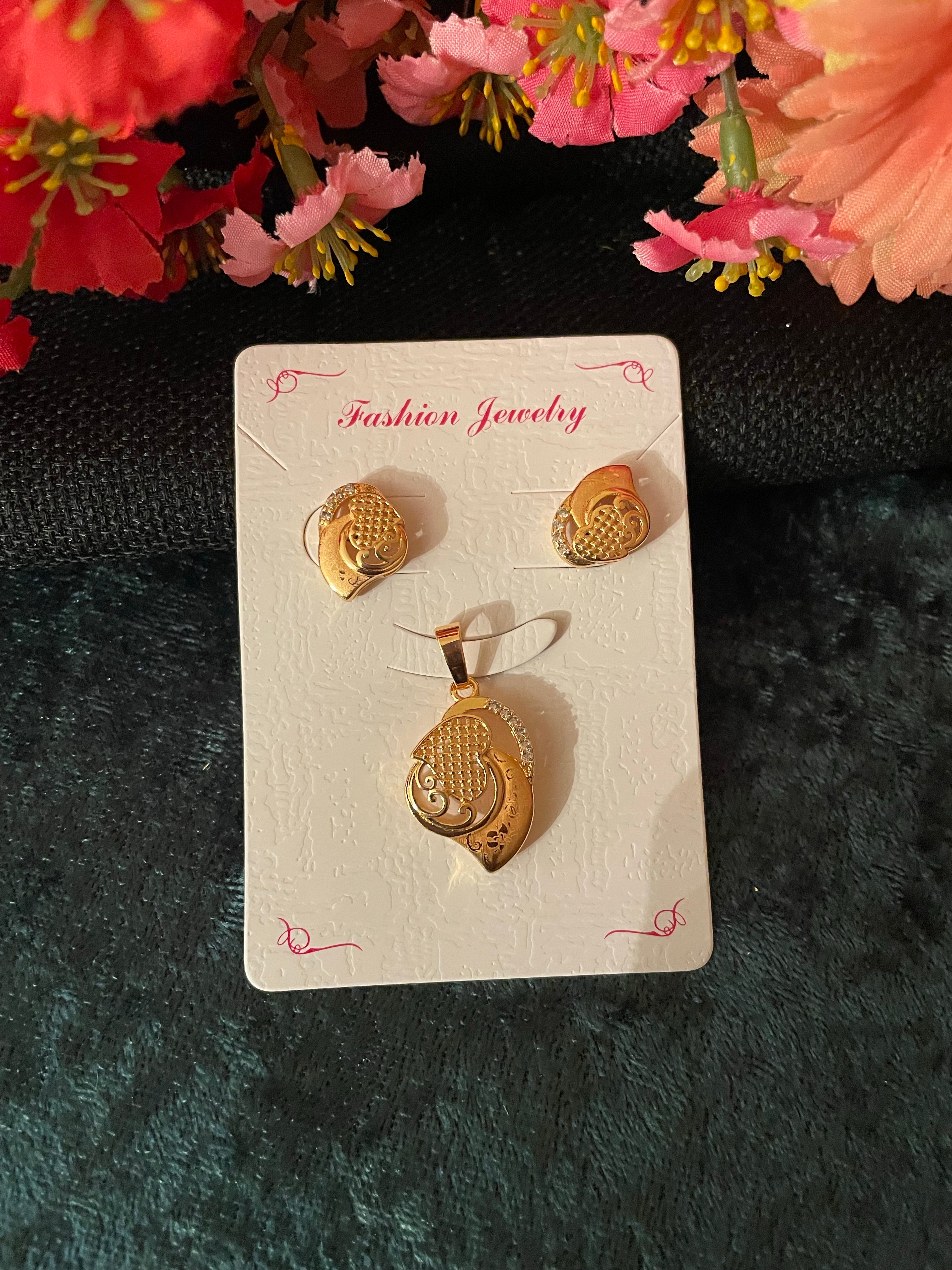 Beautiful Pendant With Earrings