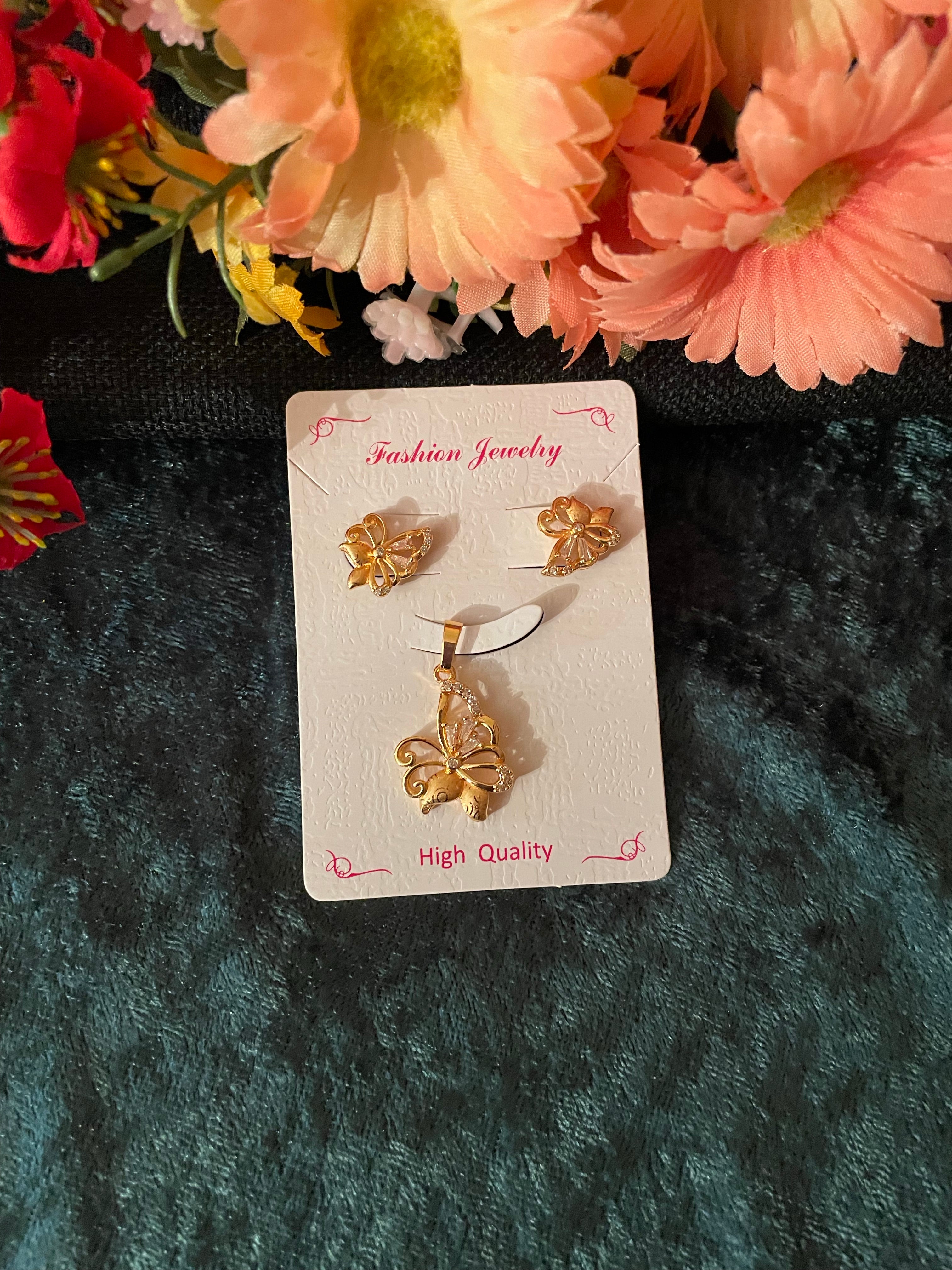 Beautiful Pendent With Earrings