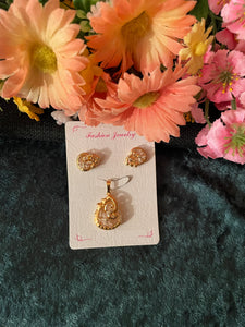 Beautiful Pendant with Earrings